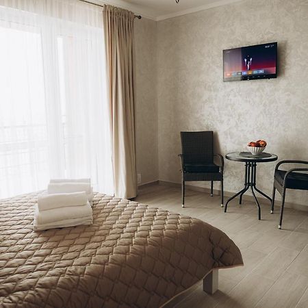 Hotel Три Слона Zatoka Esterno foto