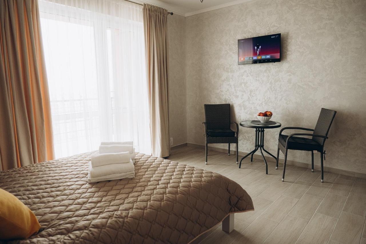 Hotel Три Слона Zatoka Esterno foto