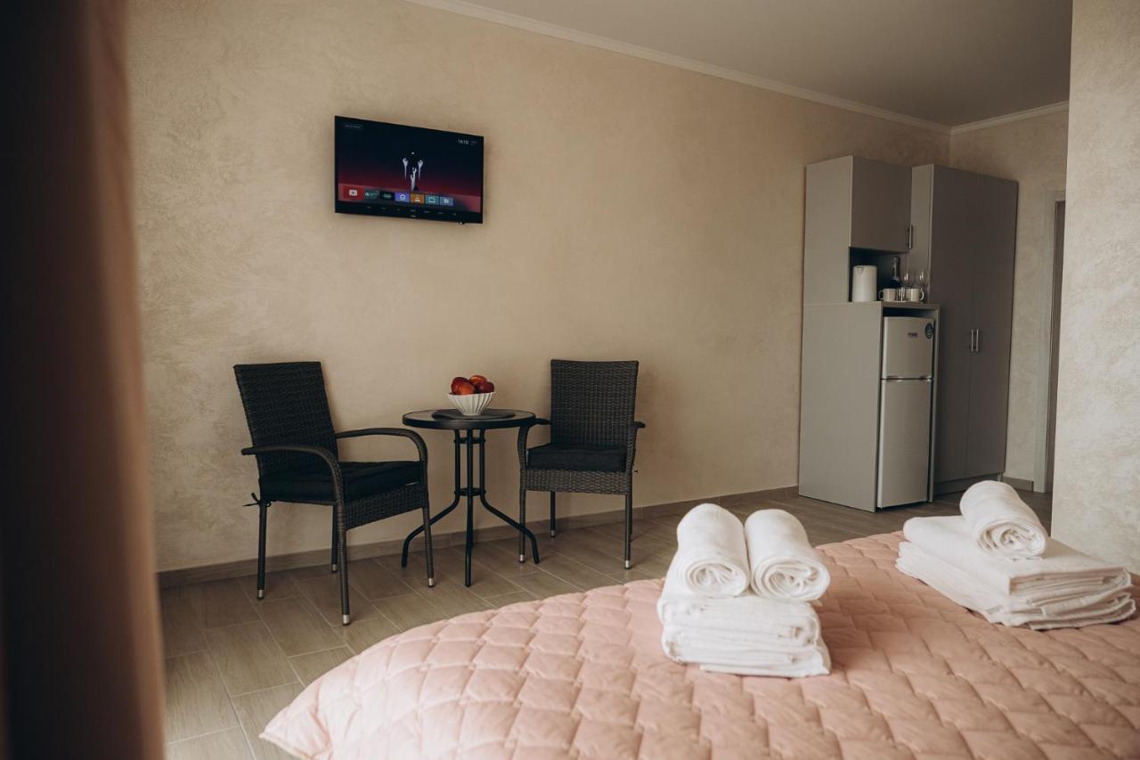 Hotel Три Слона Zatoka Esterno foto