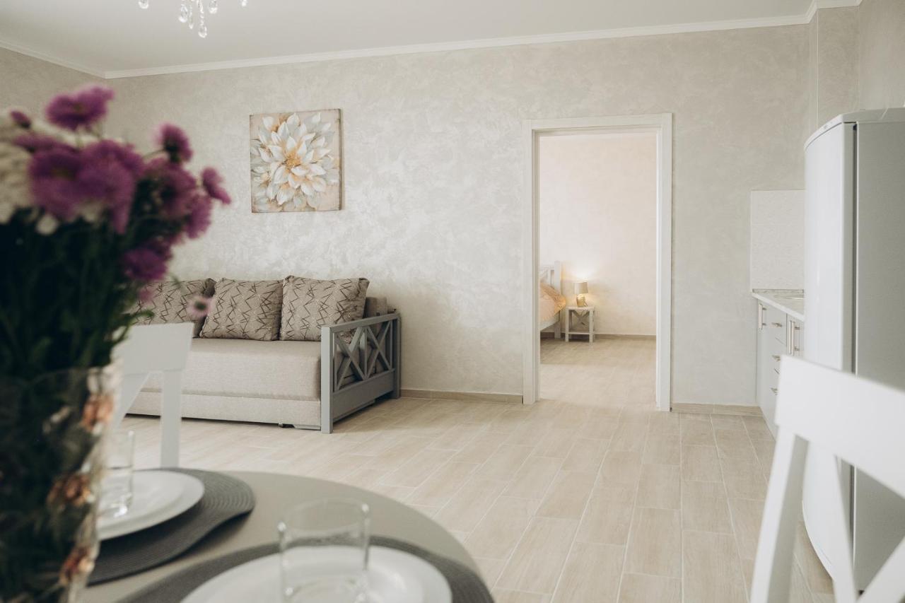 Hotel Три Слона Zatoka Esterno foto