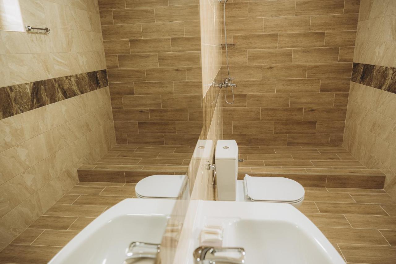 Hotel Три Слона Zatoka Esterno foto