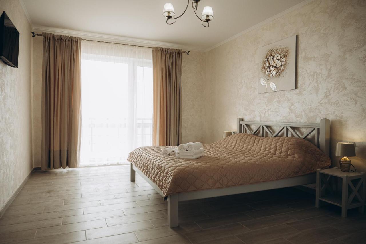 Hotel Три Слона Zatoka Esterno foto