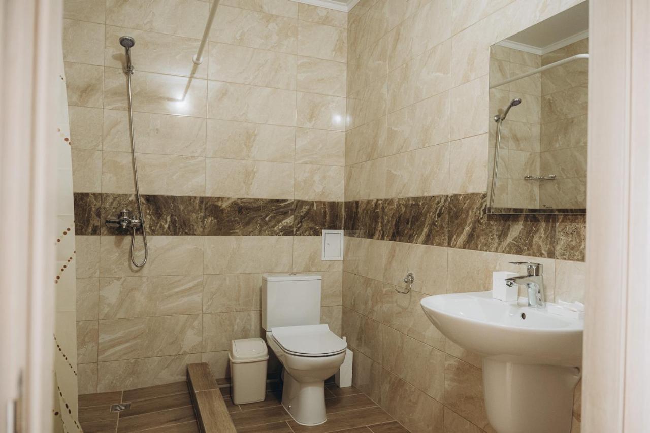 Hotel Три Слона Zatoka Esterno foto