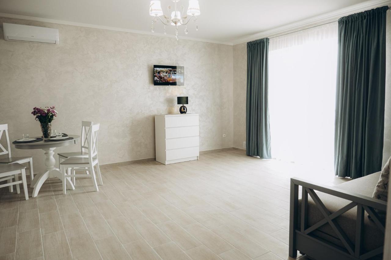 Hotel Три Слона Zatoka Esterno foto
