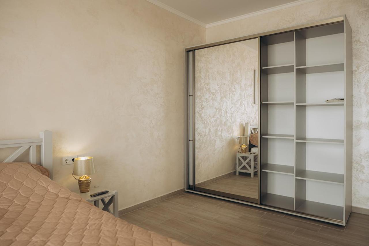 Hotel Три Слона Zatoka Esterno foto