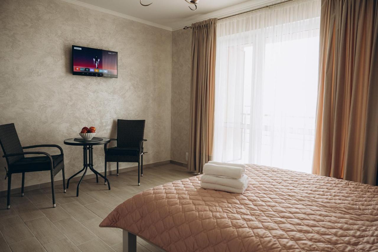 Hotel Три Слона Zatoka Esterno foto