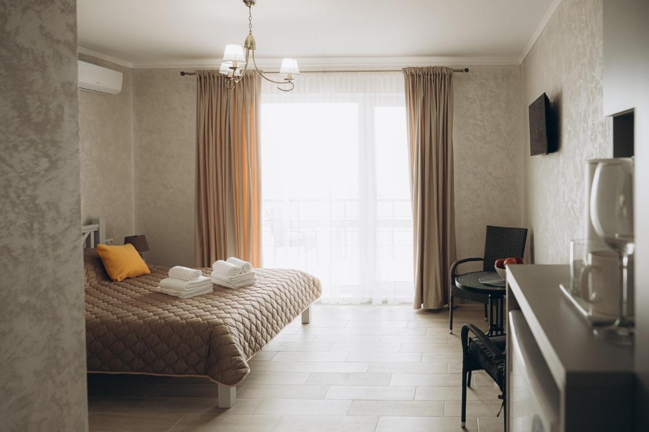 Hotel Три Слона Zatoka Esterno foto