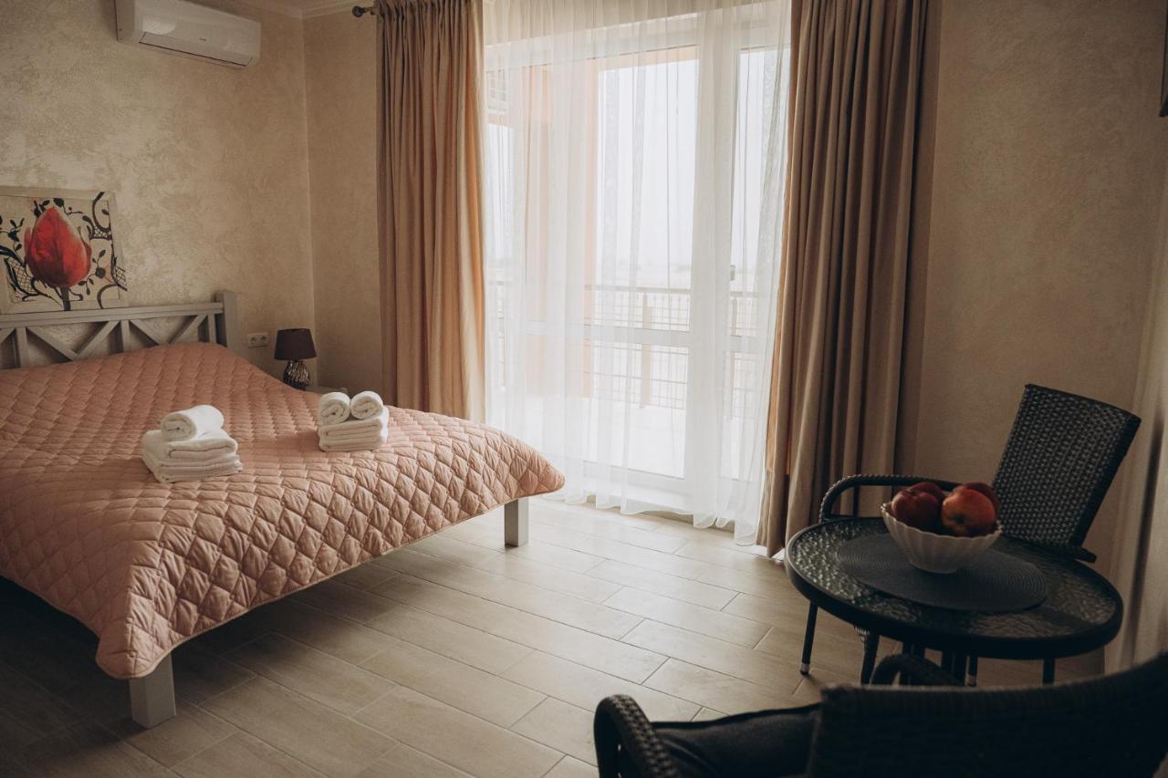 Hotel Три Слона Zatoka Esterno foto