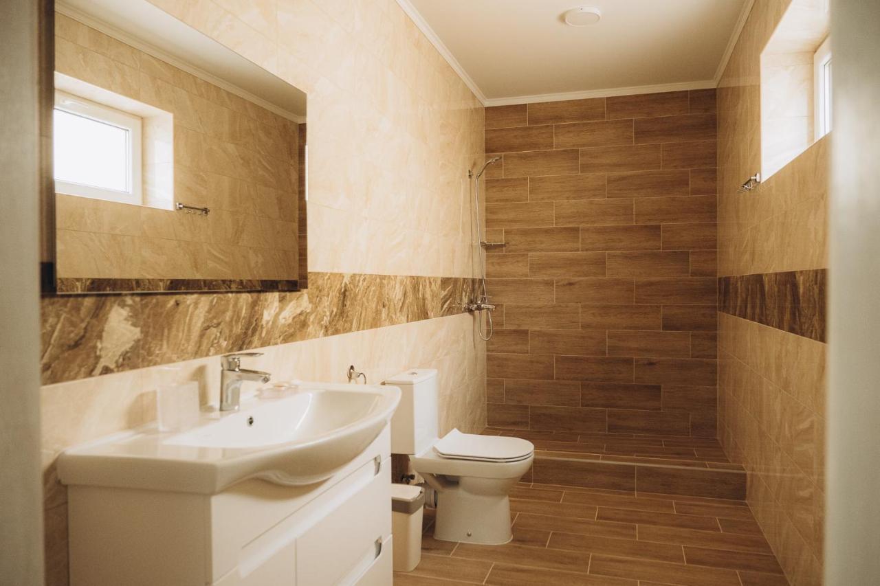 Hotel Три Слона Zatoka Esterno foto