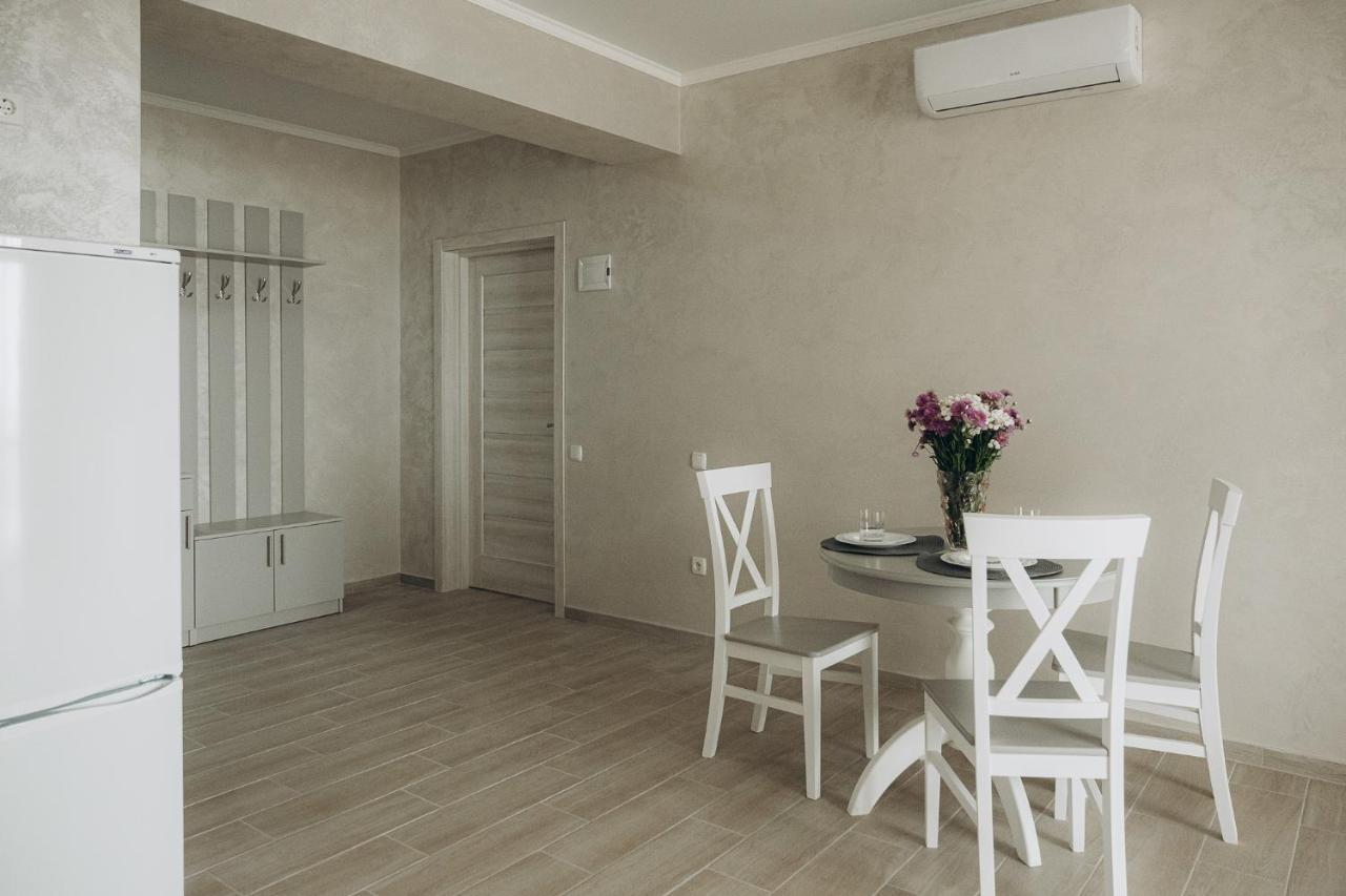 Hotel Три Слона Zatoka Esterno foto