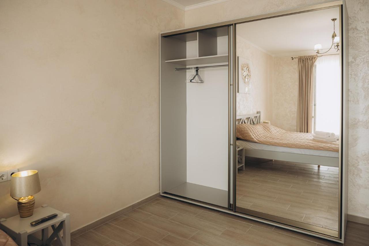 Hotel Три Слона Zatoka Esterno foto
