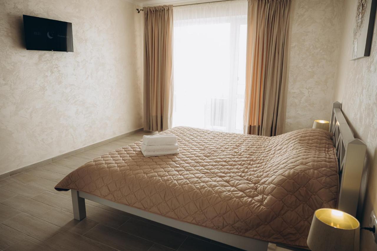 Hotel Три Слона Zatoka Esterno foto