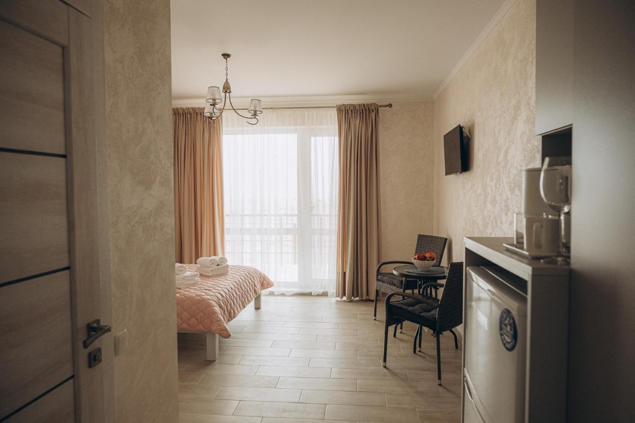 Hotel Три Слона Zatoka Esterno foto