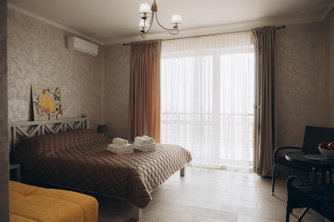 Hotel Три Слона Zatoka Esterno foto