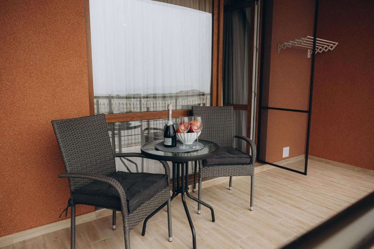 Hotel Три Слона Zatoka Esterno foto