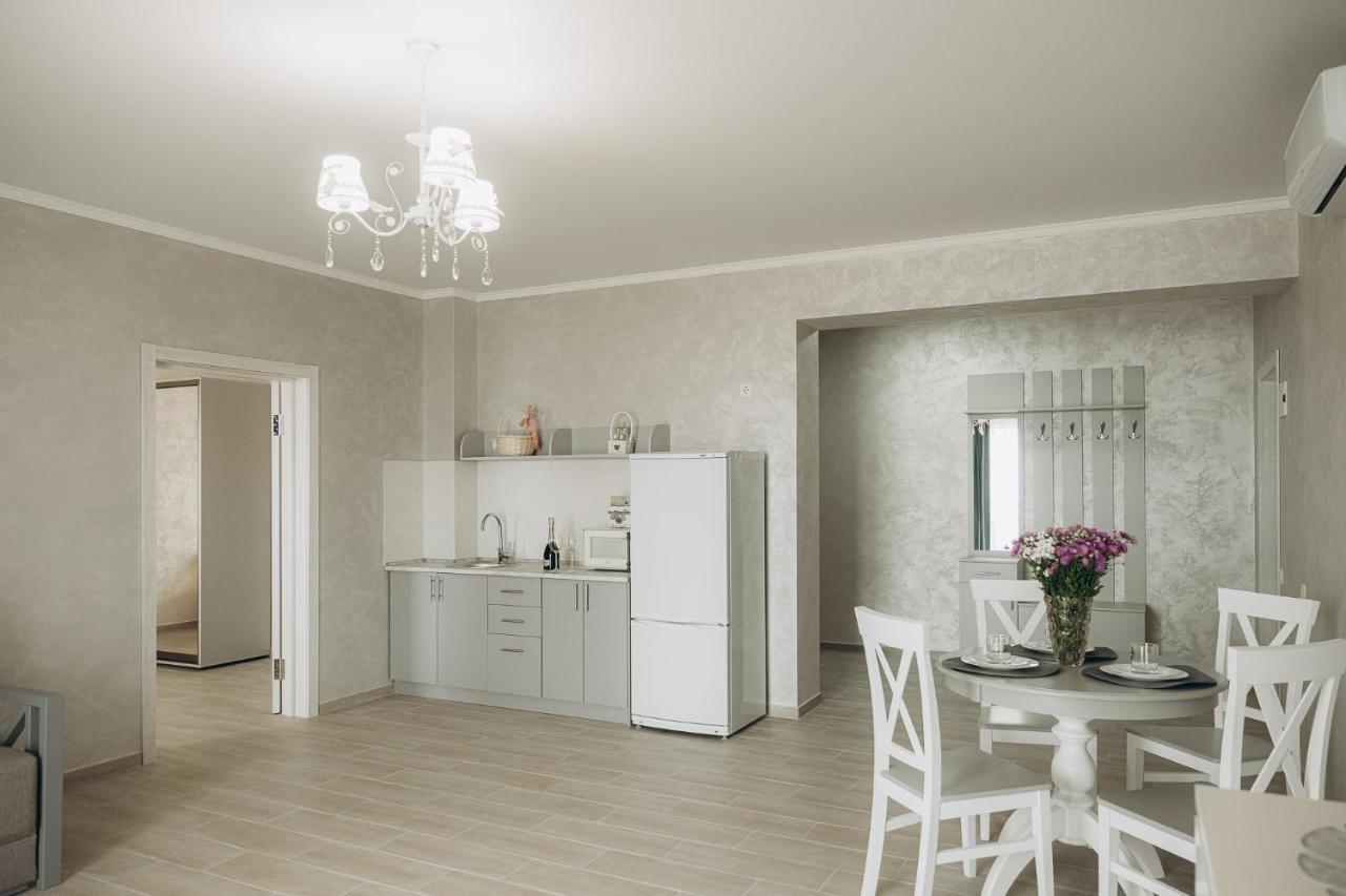 Hotel Три Слона Zatoka Esterno foto