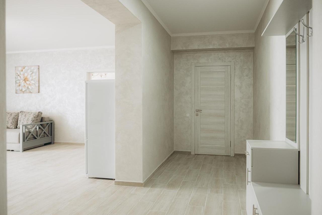 Hotel Три Слона Zatoka Esterno foto