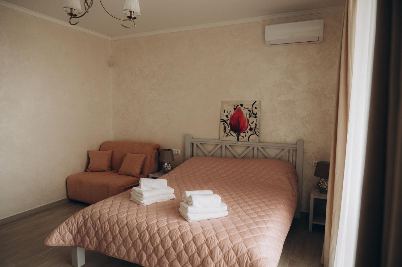 Hotel Три Слона Zatoka Esterno foto