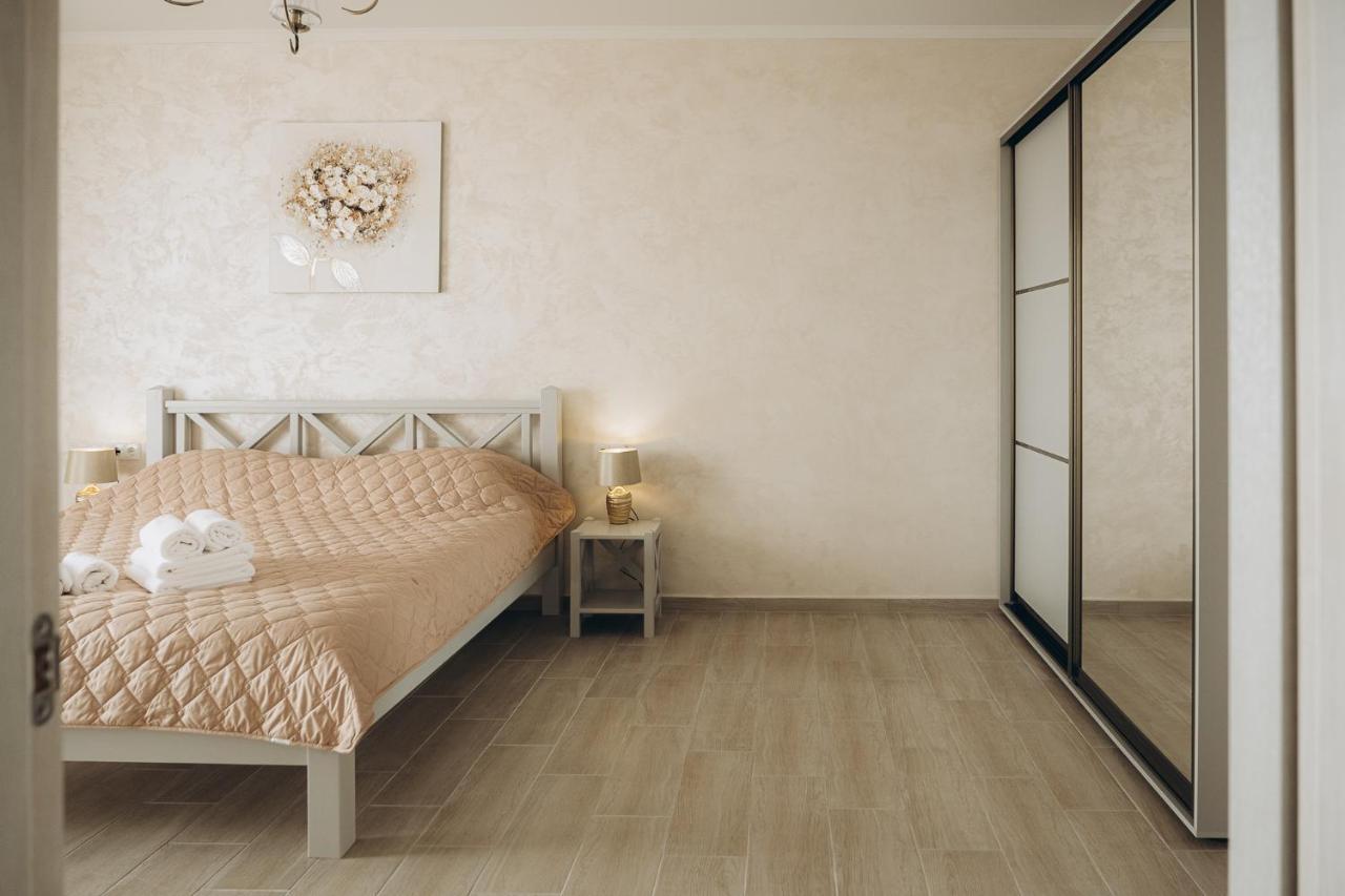 Hotel Три Слона Zatoka Esterno foto