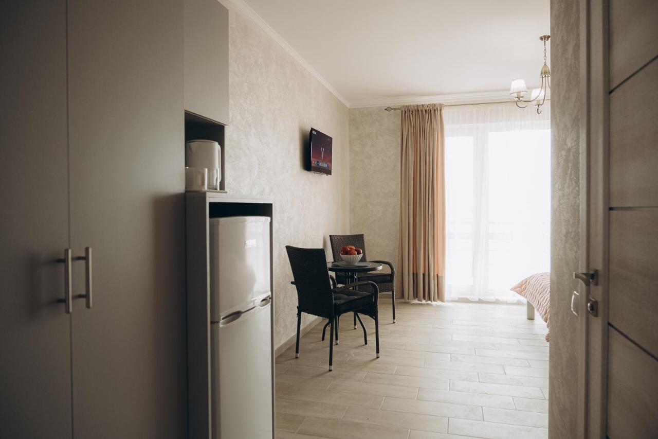Hotel Три Слона Zatoka Esterno foto