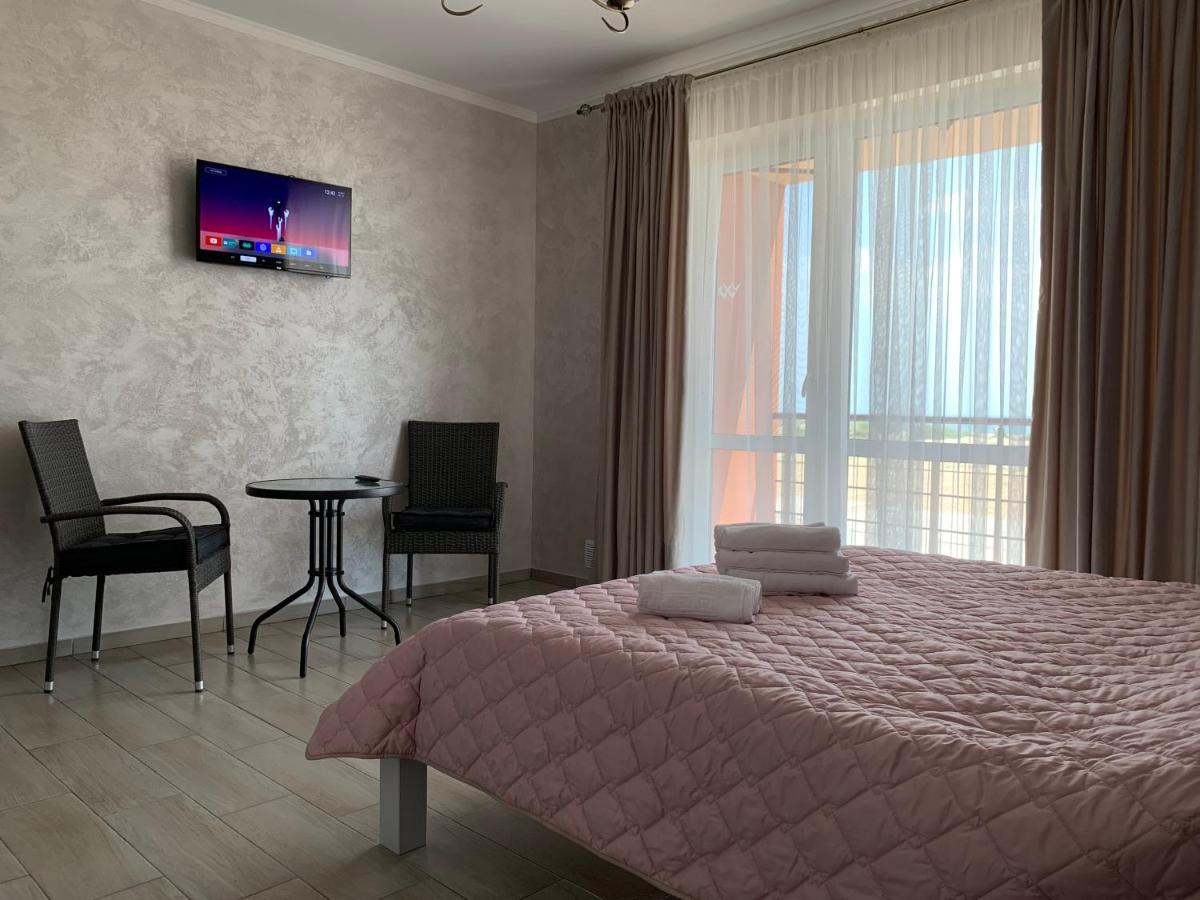 Hotel Три Слона Zatoka Esterno foto