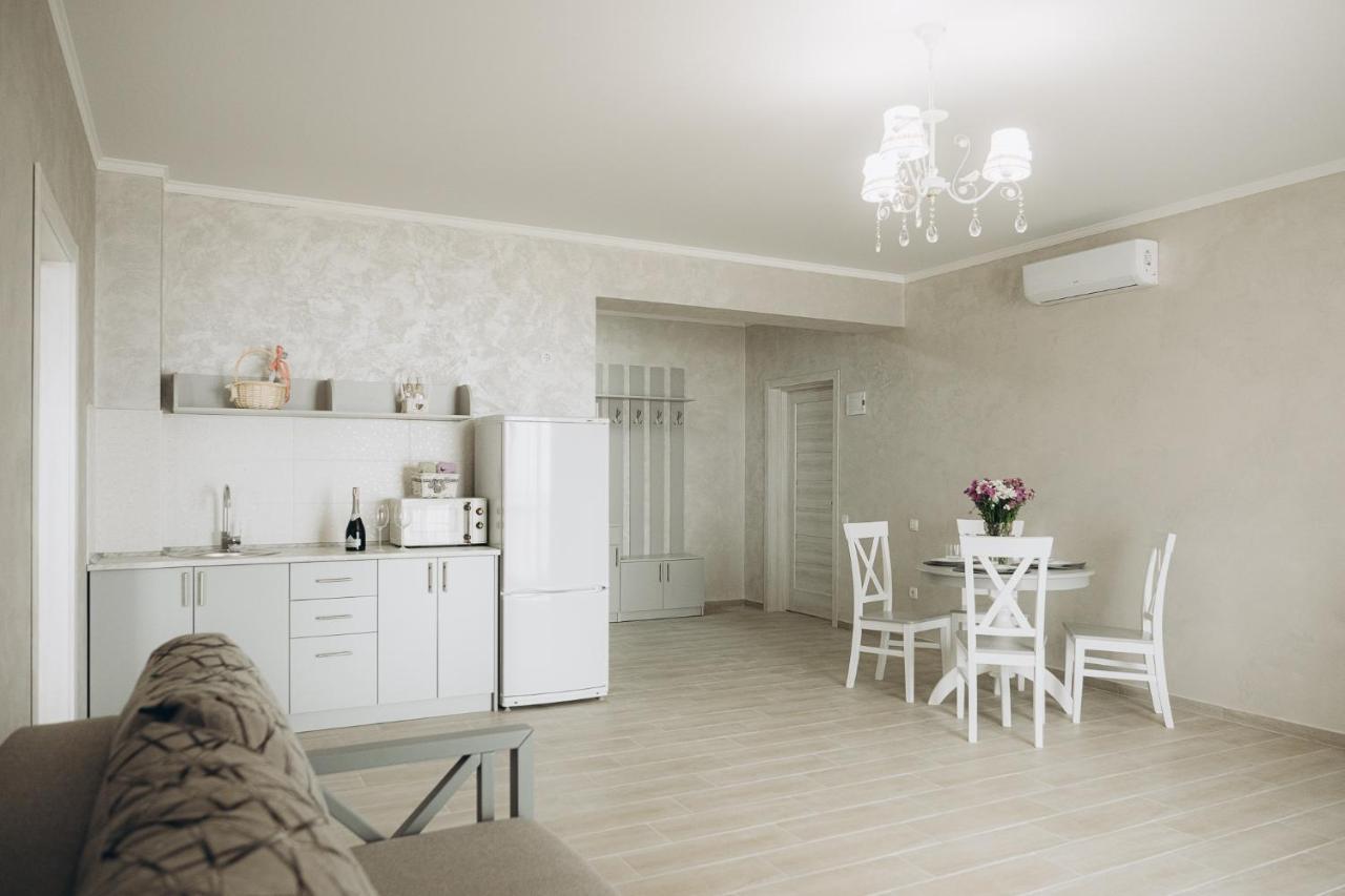 Hotel Три Слона Zatoka Esterno foto