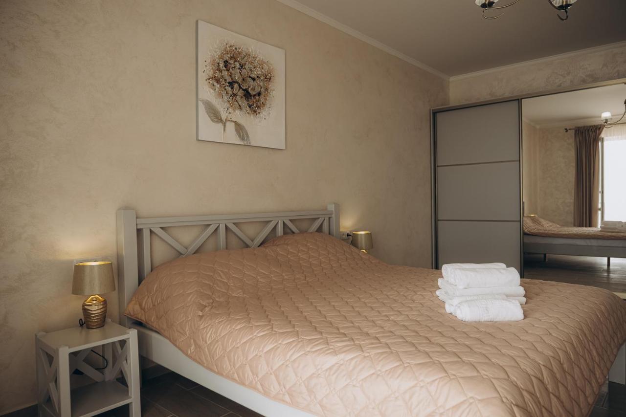 Hotel Три Слона Zatoka Esterno foto