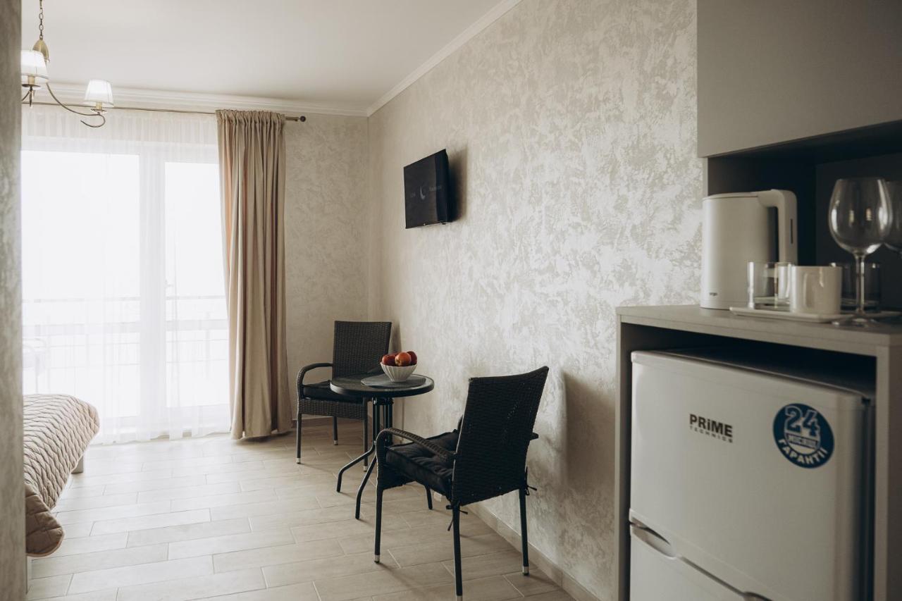 Hotel Три Слона Zatoka Esterno foto