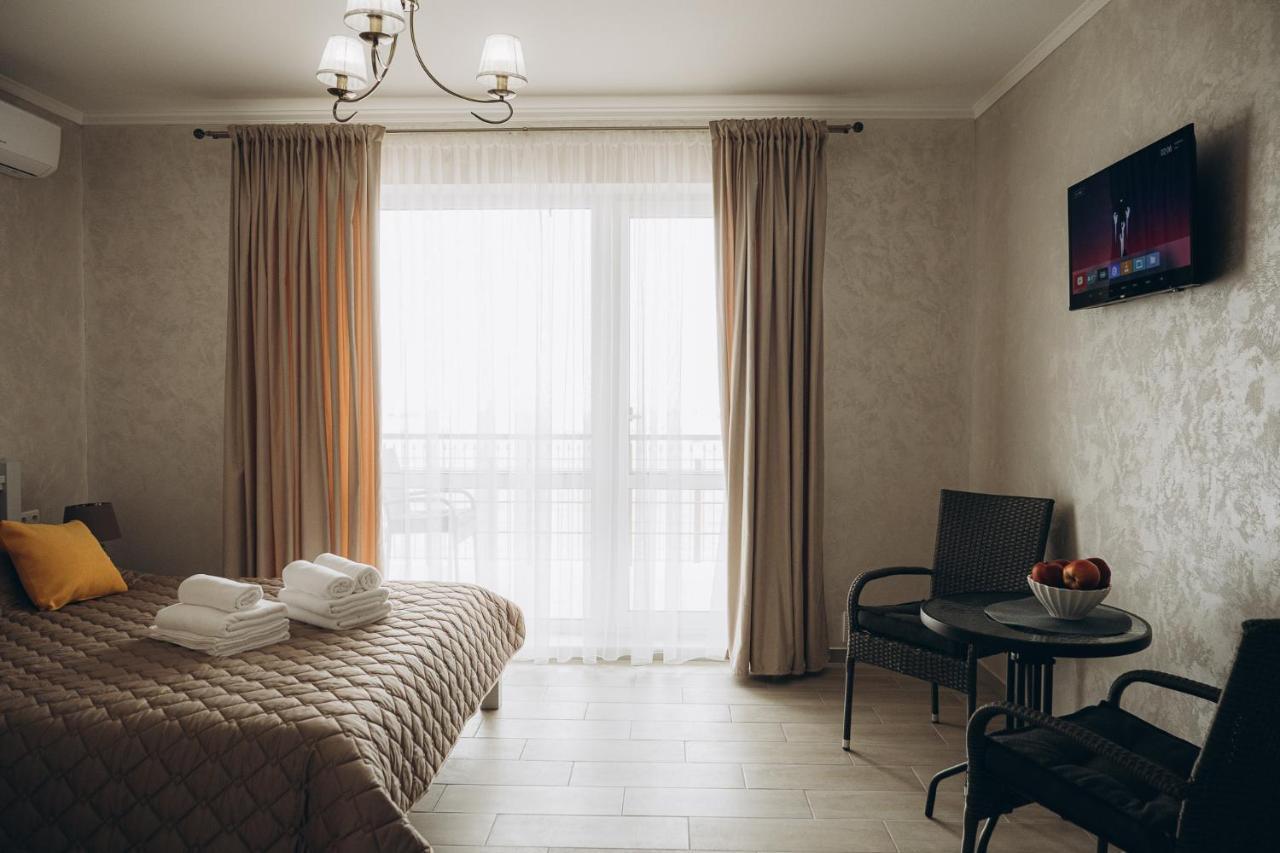 Hotel Три Слона Zatoka Esterno foto