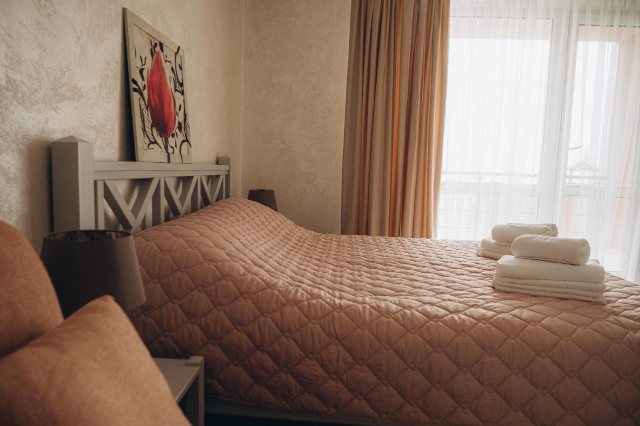 Hotel Три Слона Zatoka Esterno foto