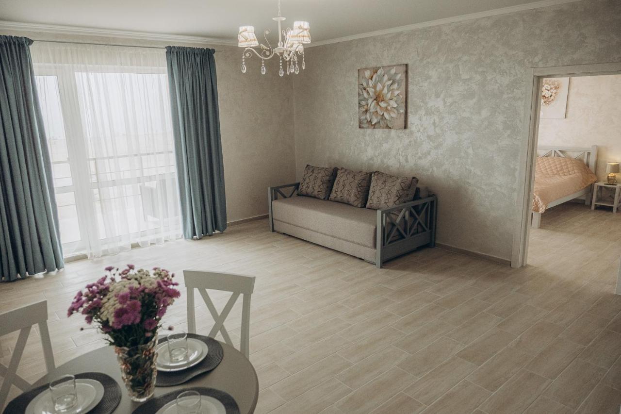 Hotel Три Слона Zatoka Esterno foto