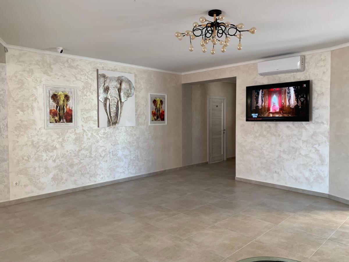 Hotel Три Слона Zatoka Esterno foto